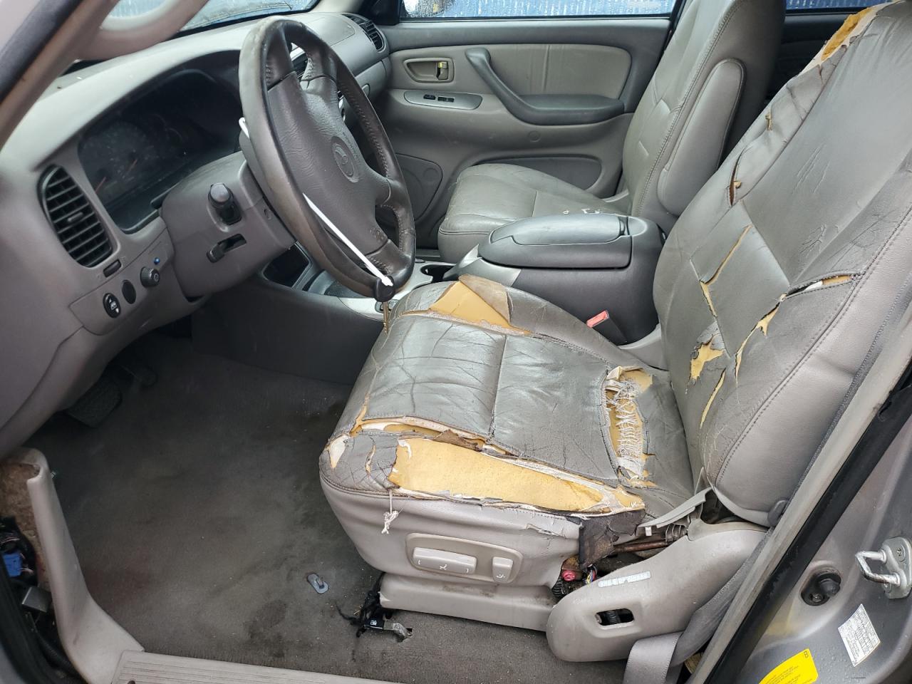 2002 Toyota Sequoia - Image 7