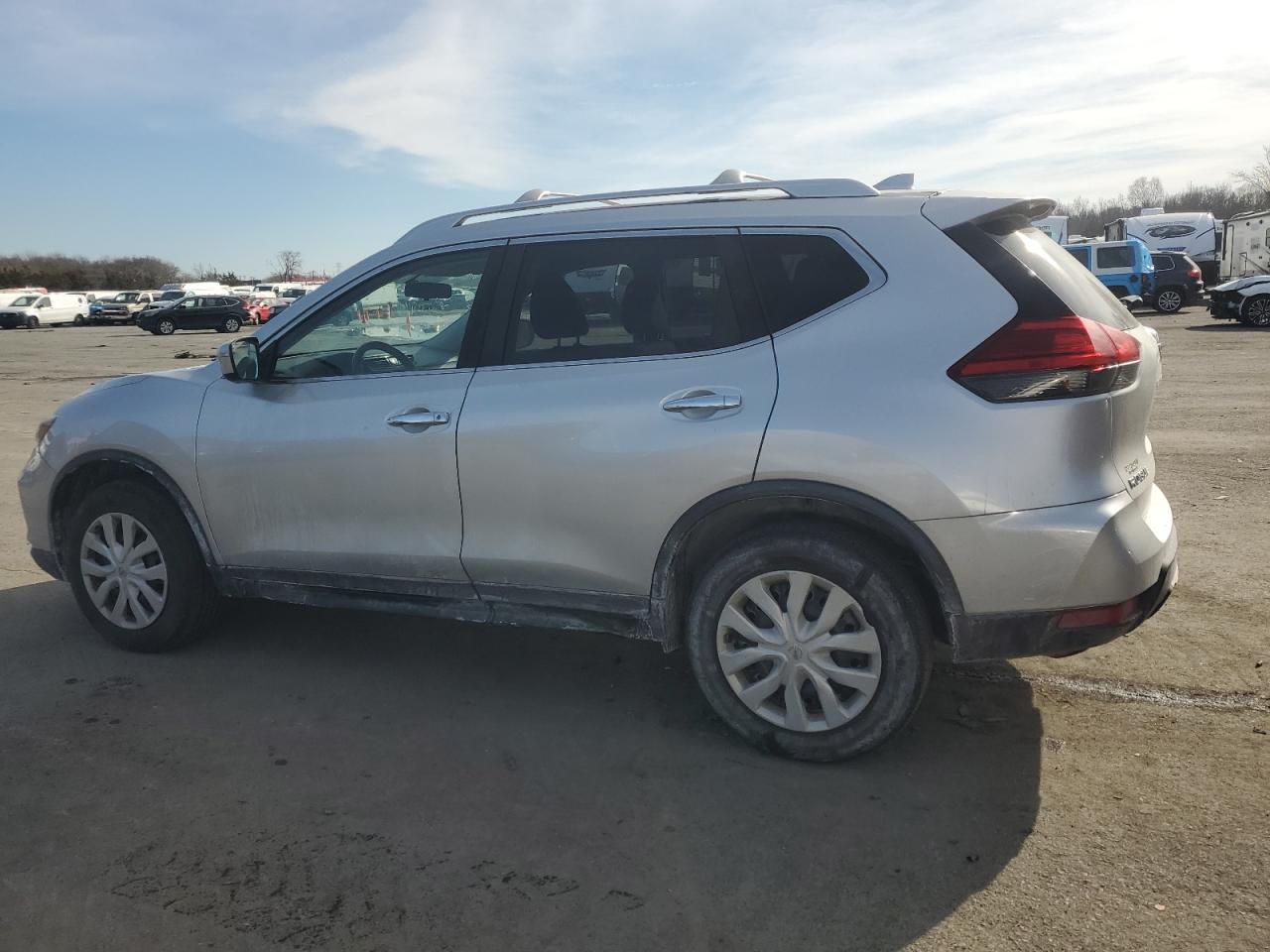 2017 Nissan Rogue - Image 2