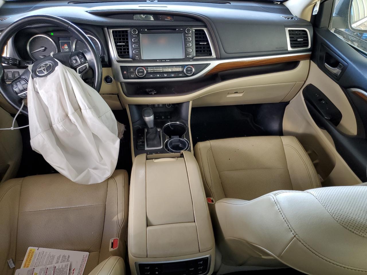 2017 Toyota Highlander - Image 8