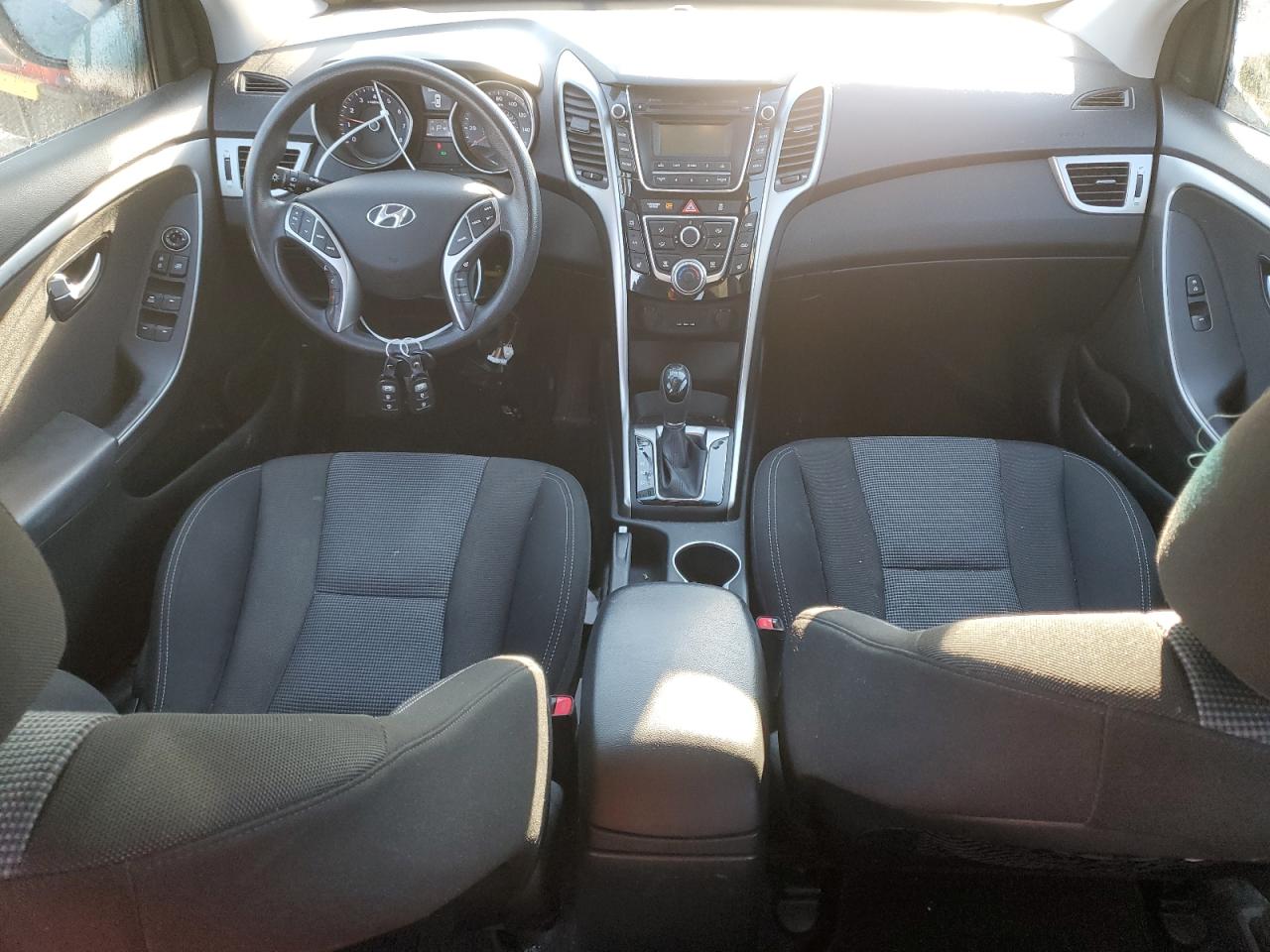 2013 Hyundai Elantra - Image 8