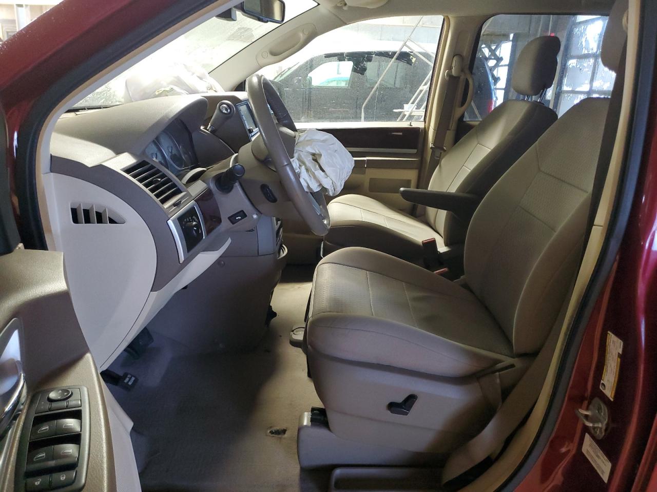 2010 Chrysler Town & Country - Image 7