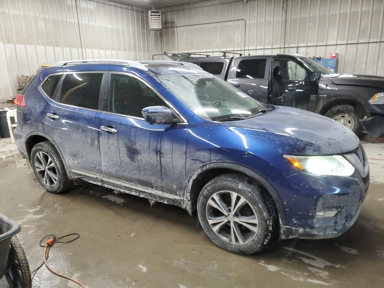 2017 Nissan Rogue - Image 4