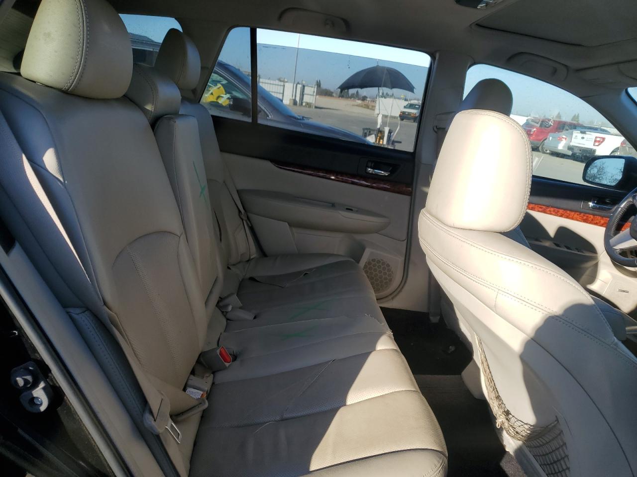 2010 Subaru Outback - Image 11