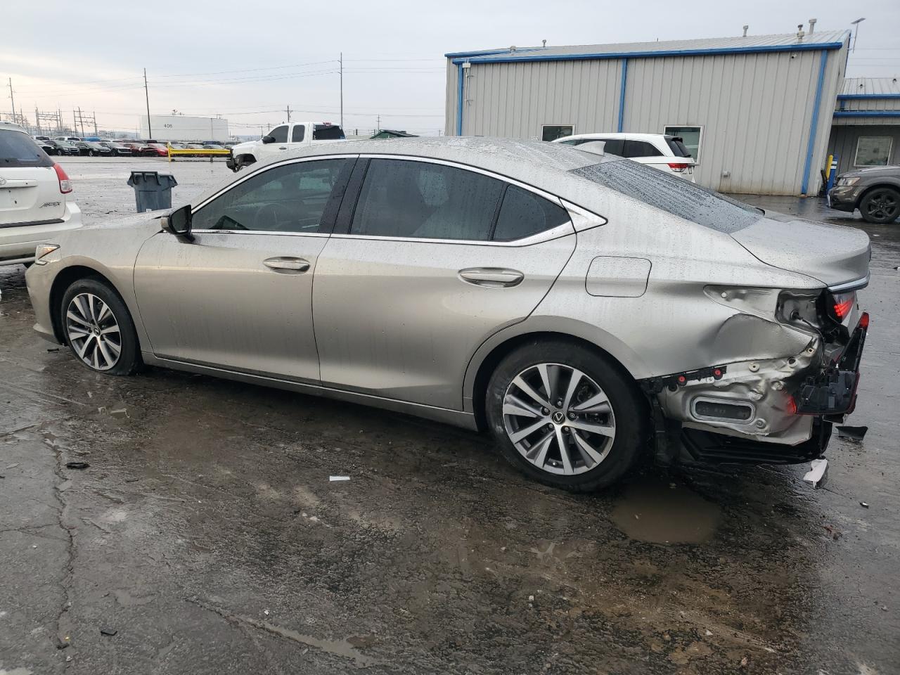 2021 Lexus ES - Image 2