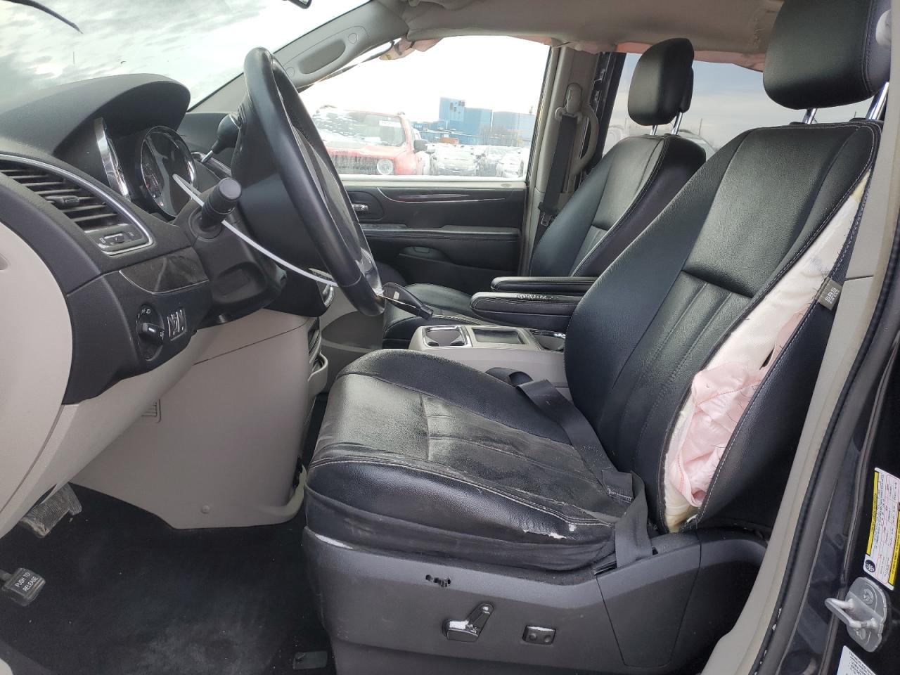 2014 Chrysler Town & Country - Image 7