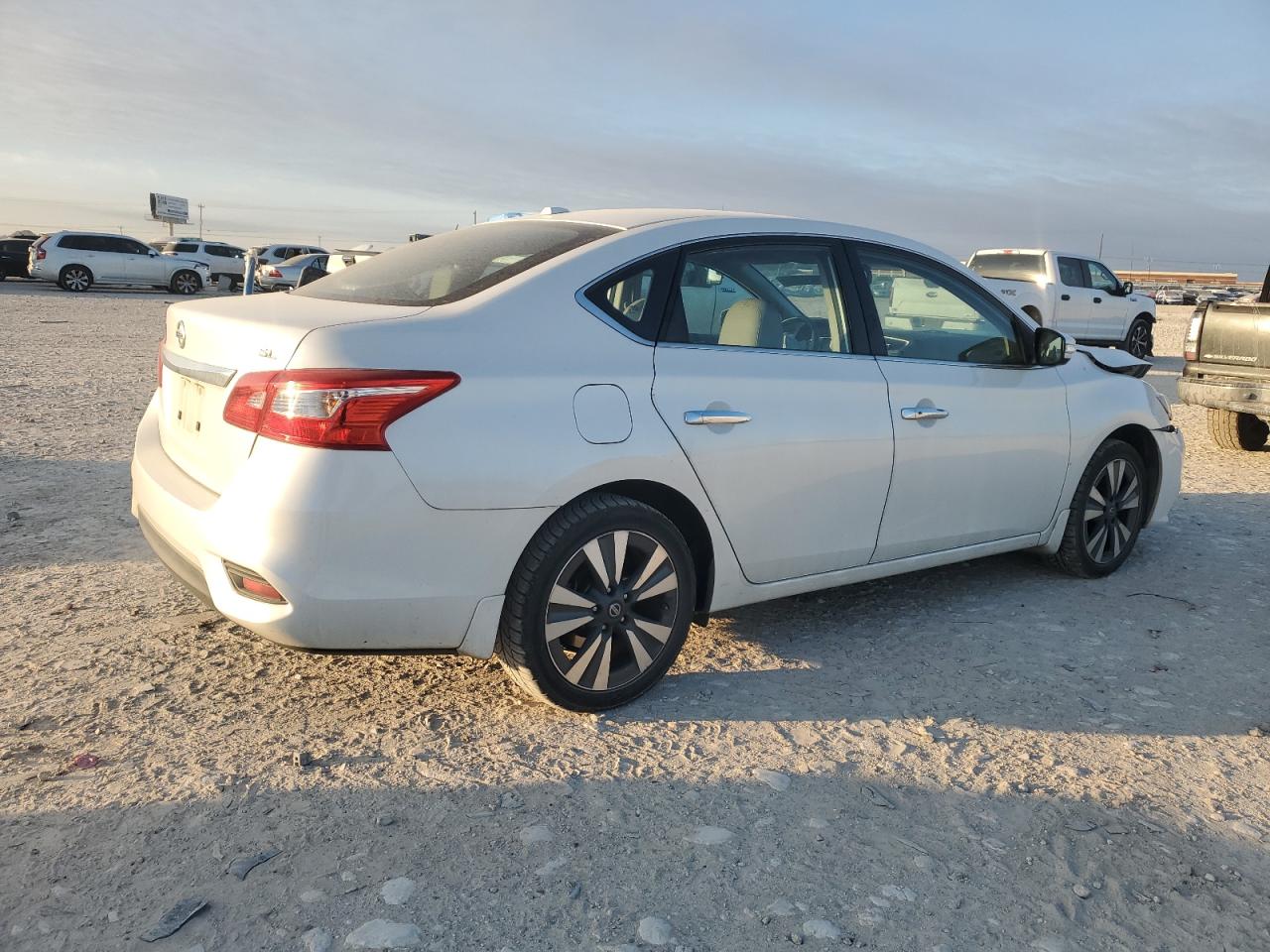 2016 Nissan Sentra - Image 3