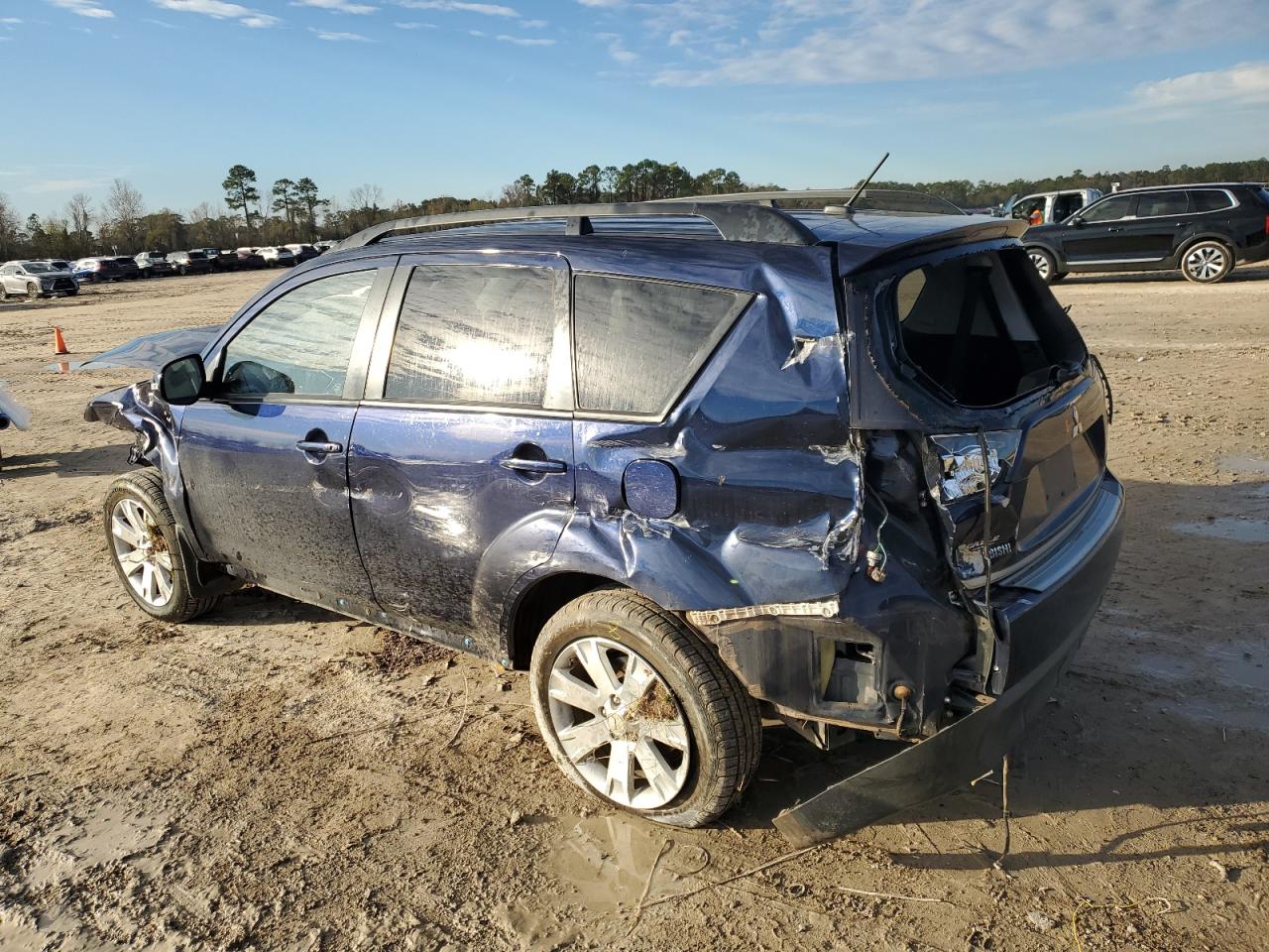 2012 Mitsubishi Outlander - Image 2