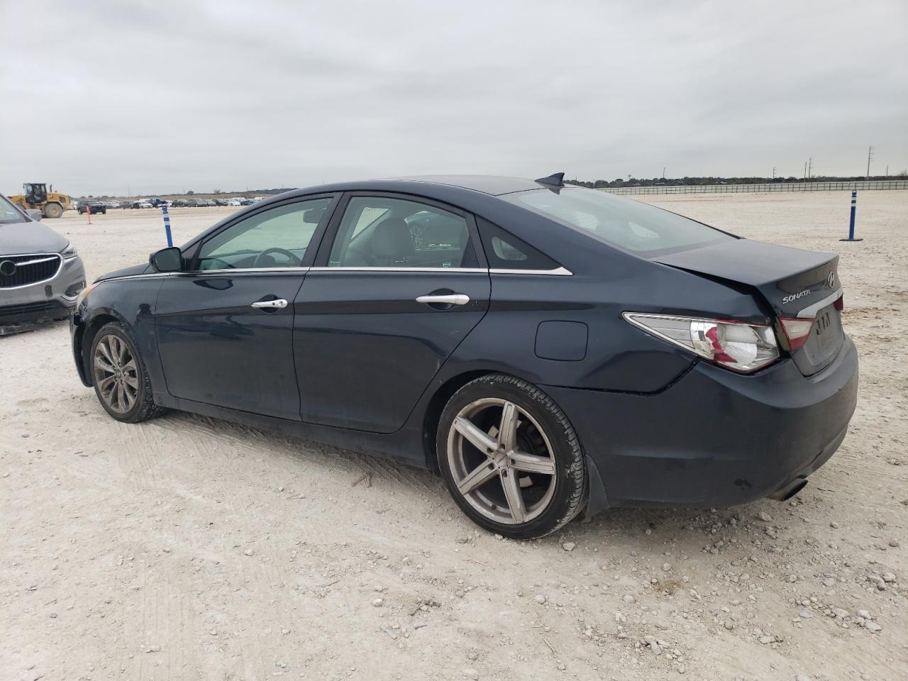 2013 Hyundai Sonata - Image 2