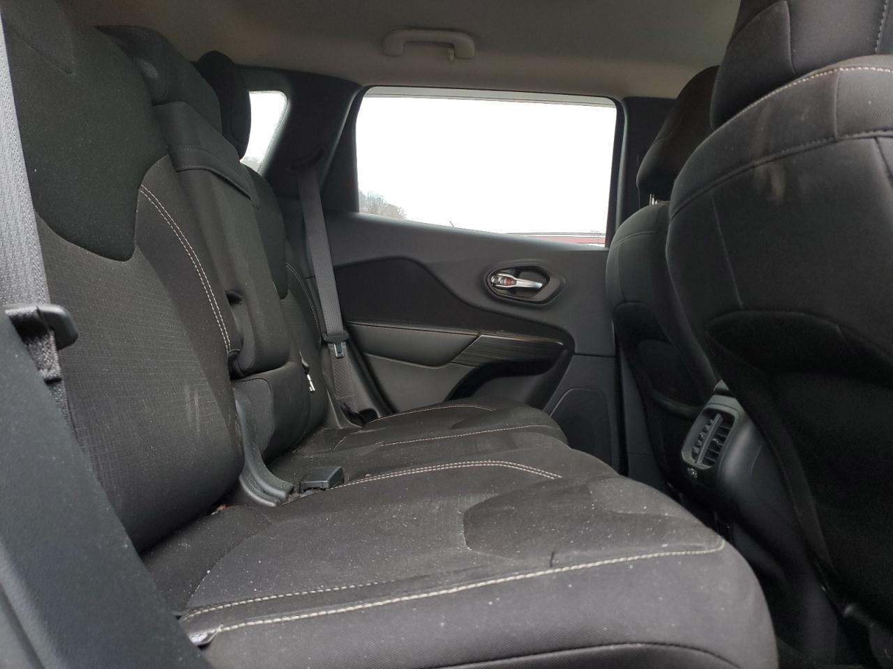 2015 Jeep Grand Cherokee - Image 11