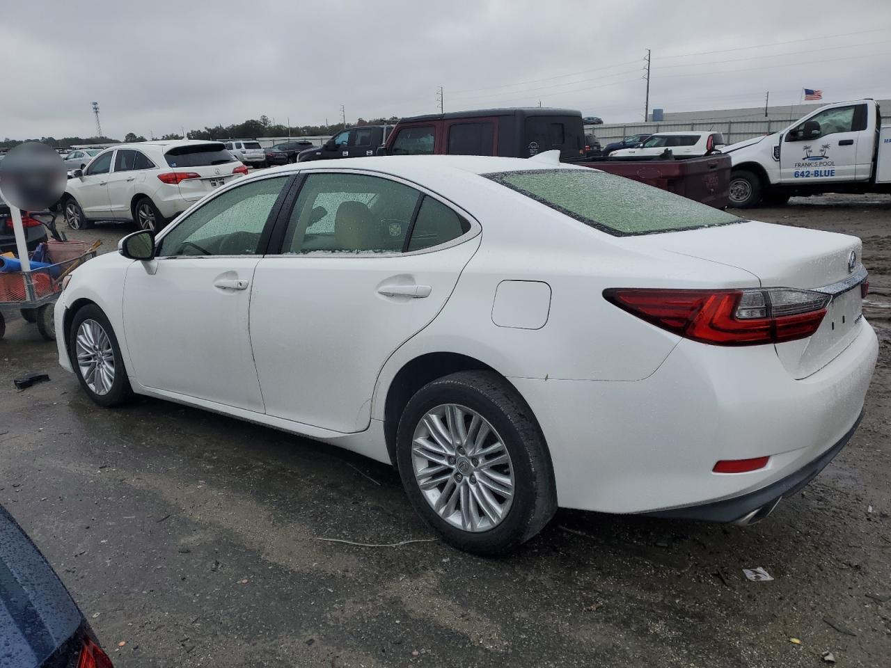 2017 Lexus ES - Image 2