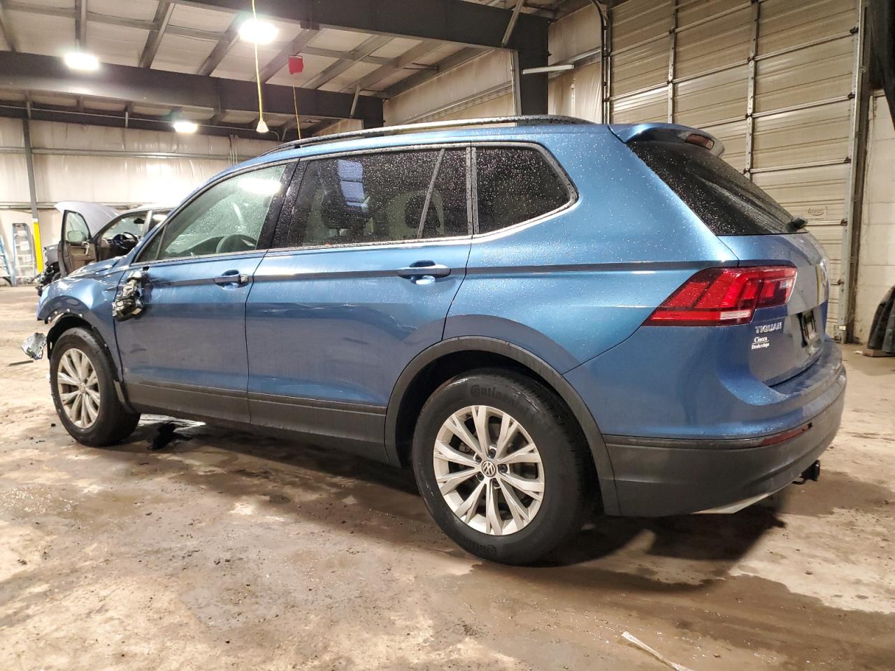 2018 Volkswagen Tiguan - Image 2