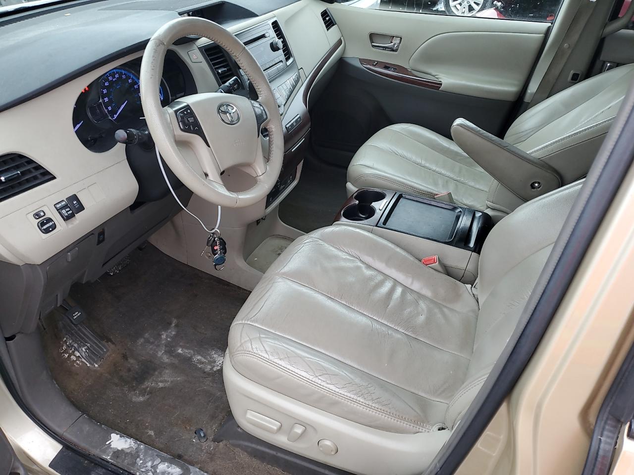 2011 Toyota Sienna - Image 7