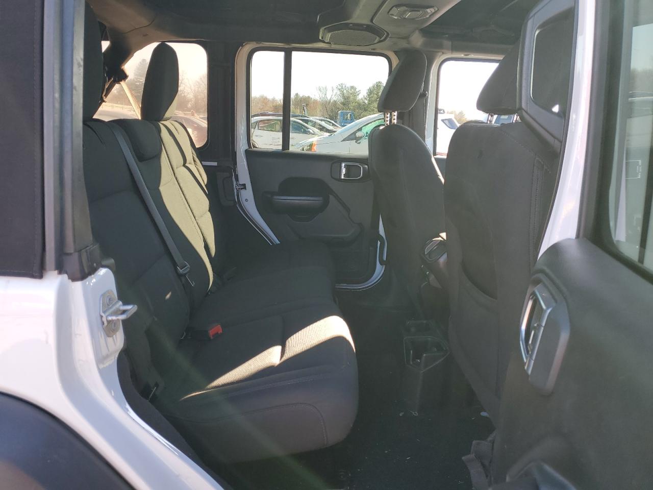 2018 Jeep Wrangler - Image 11