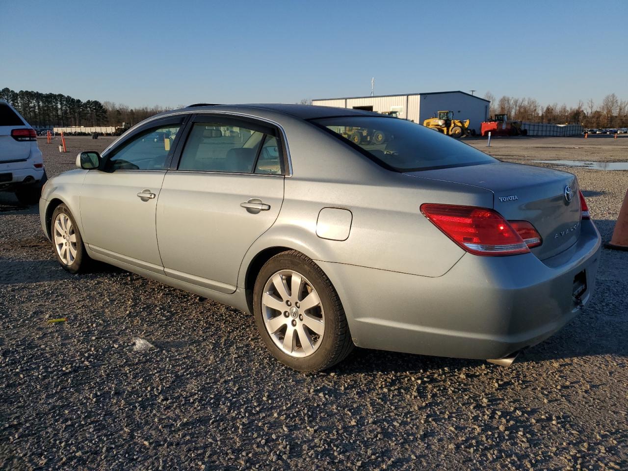 2006 Toyota Avalon - Image 2