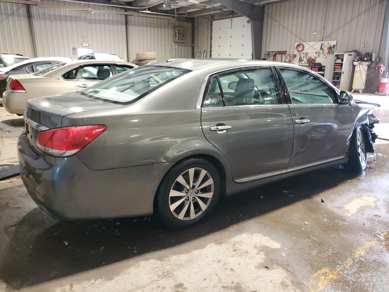 2011 Toyota Avalon - Image 3