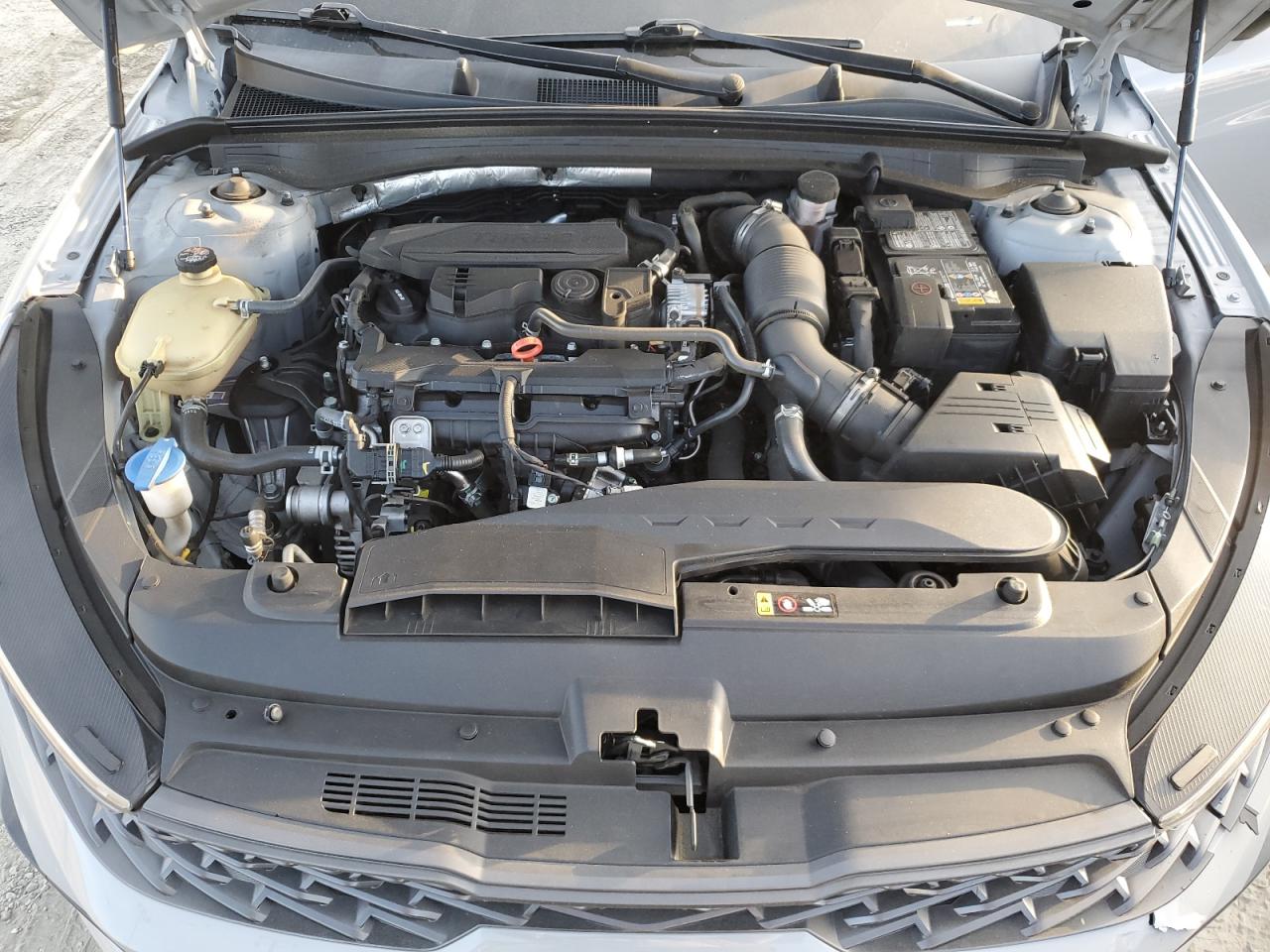 2022 Kia K5 - Image 11