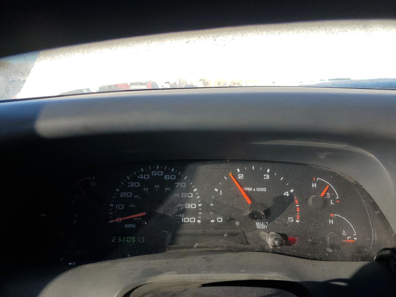 2003 Ford F250 - Image 9