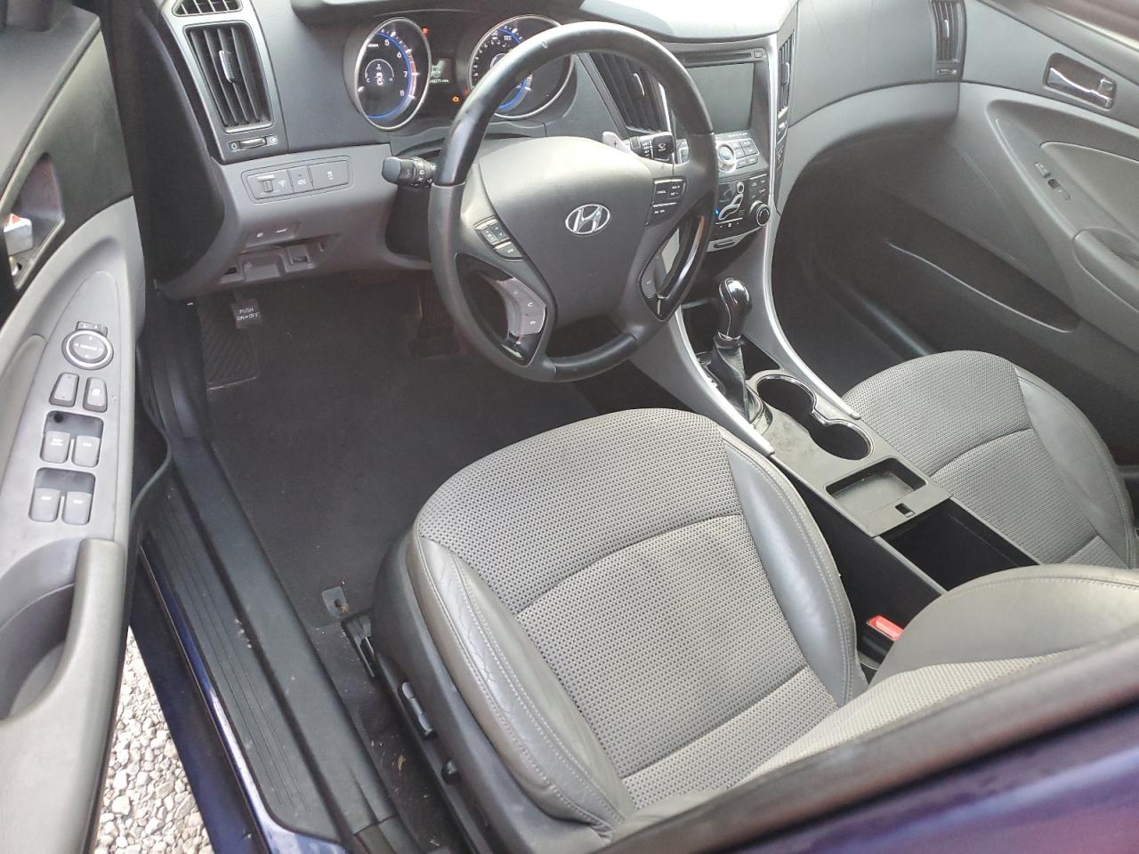 2012 Hyundai Sonata - Image 8