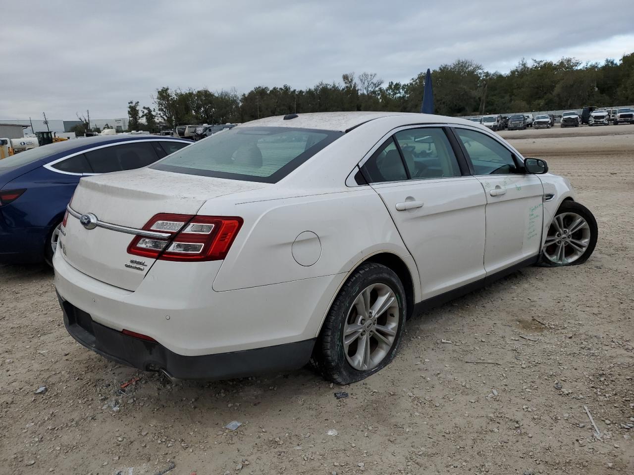 VIN 1FAHP2E8XFG161034 2015 FORD TAURUS no.3