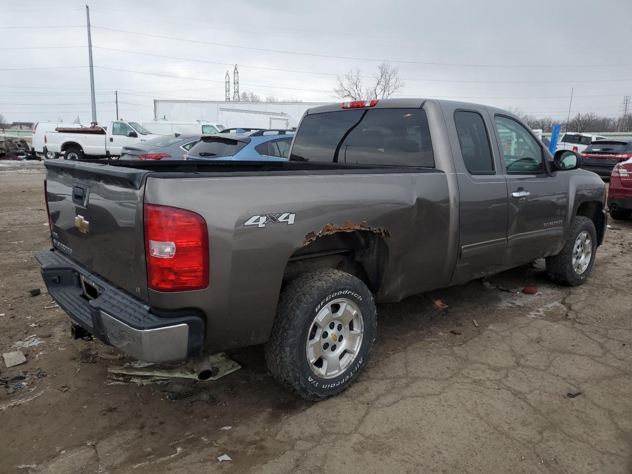 2011 Chevrolet Silverado - Image 3
