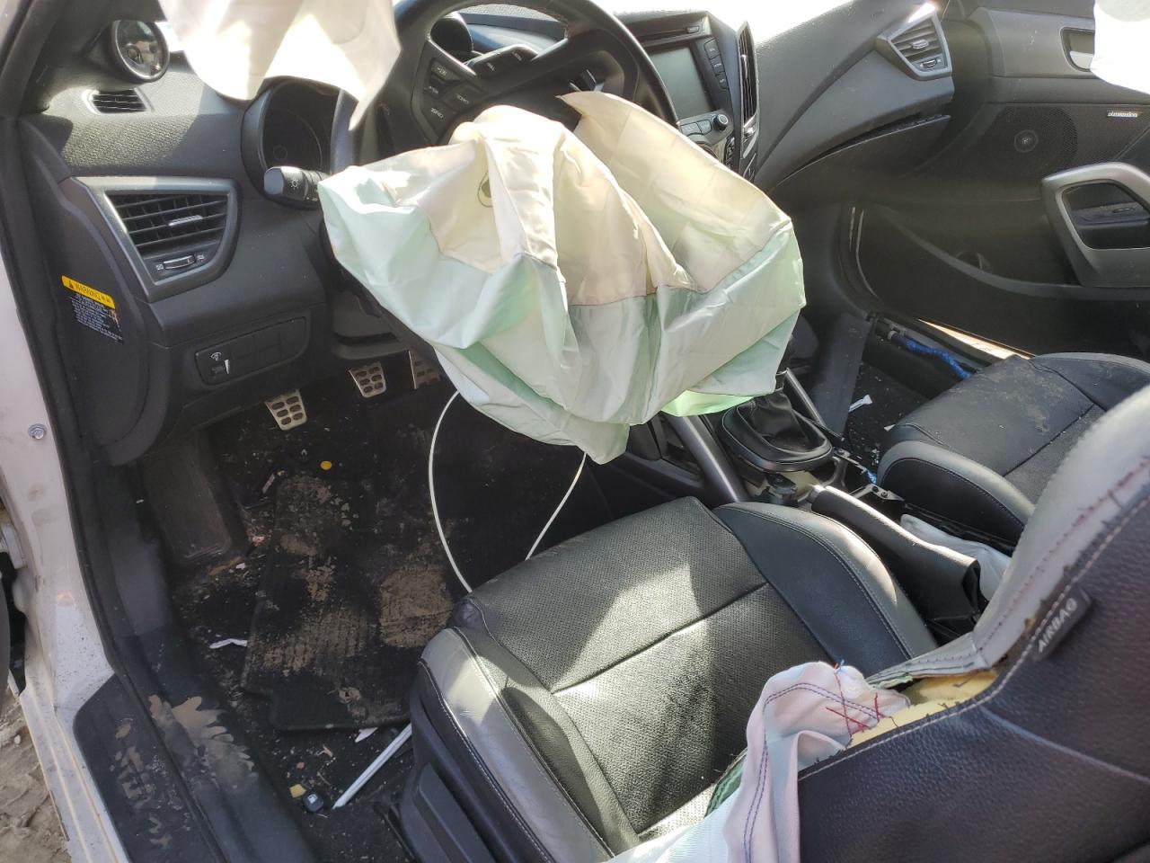 2016 Hyundai Veloster - Image 8