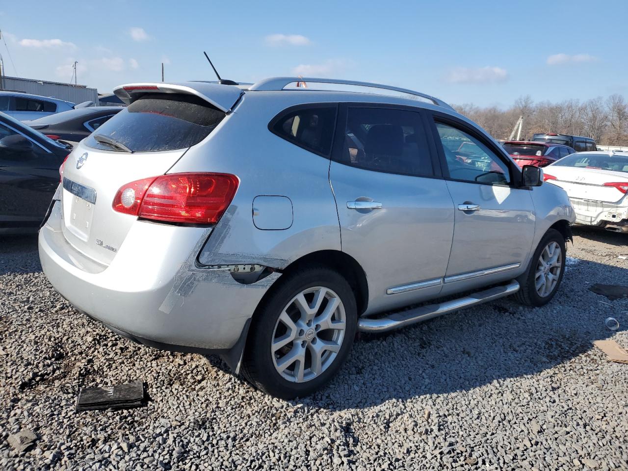 2011 Nissan Rogue - Image 3
