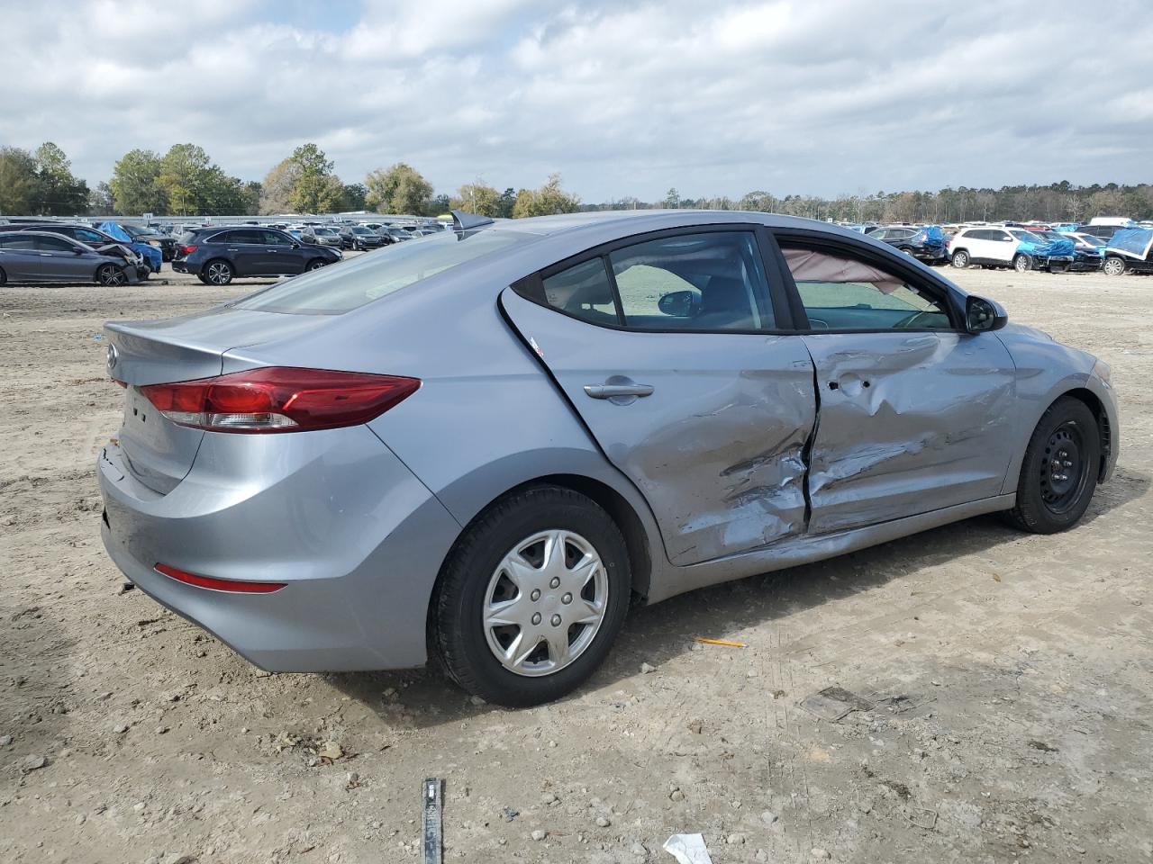 2017 Hyundai Elantra - Image 3