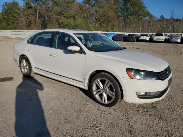 Седаны VOLKSWAGEN PASSAT 2013 Белы