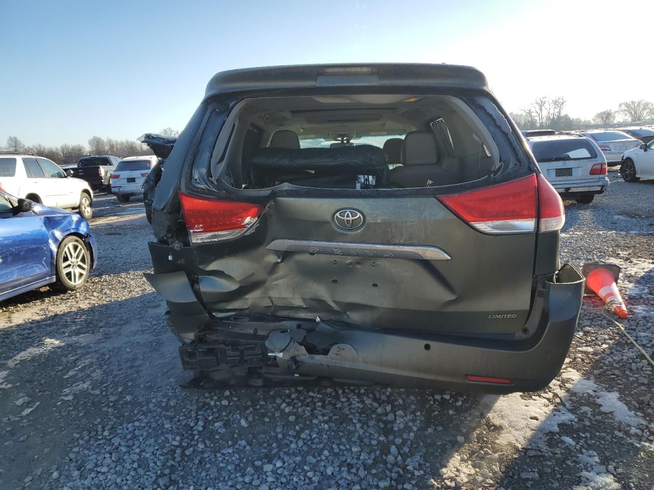 2011 Toyota Sienna - Image 6