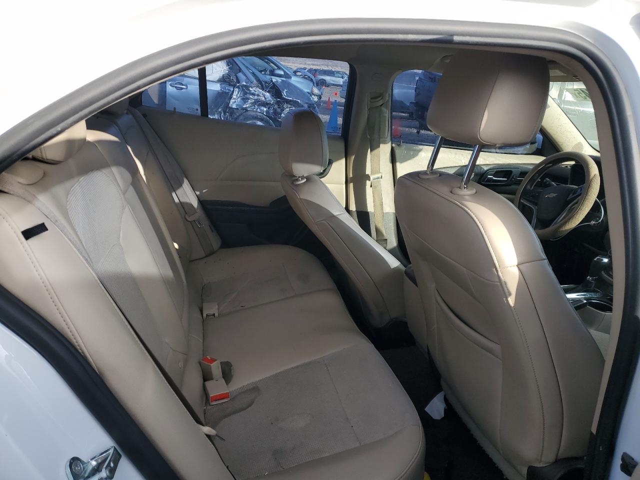 2016 Chevrolet Malibu - Image 10