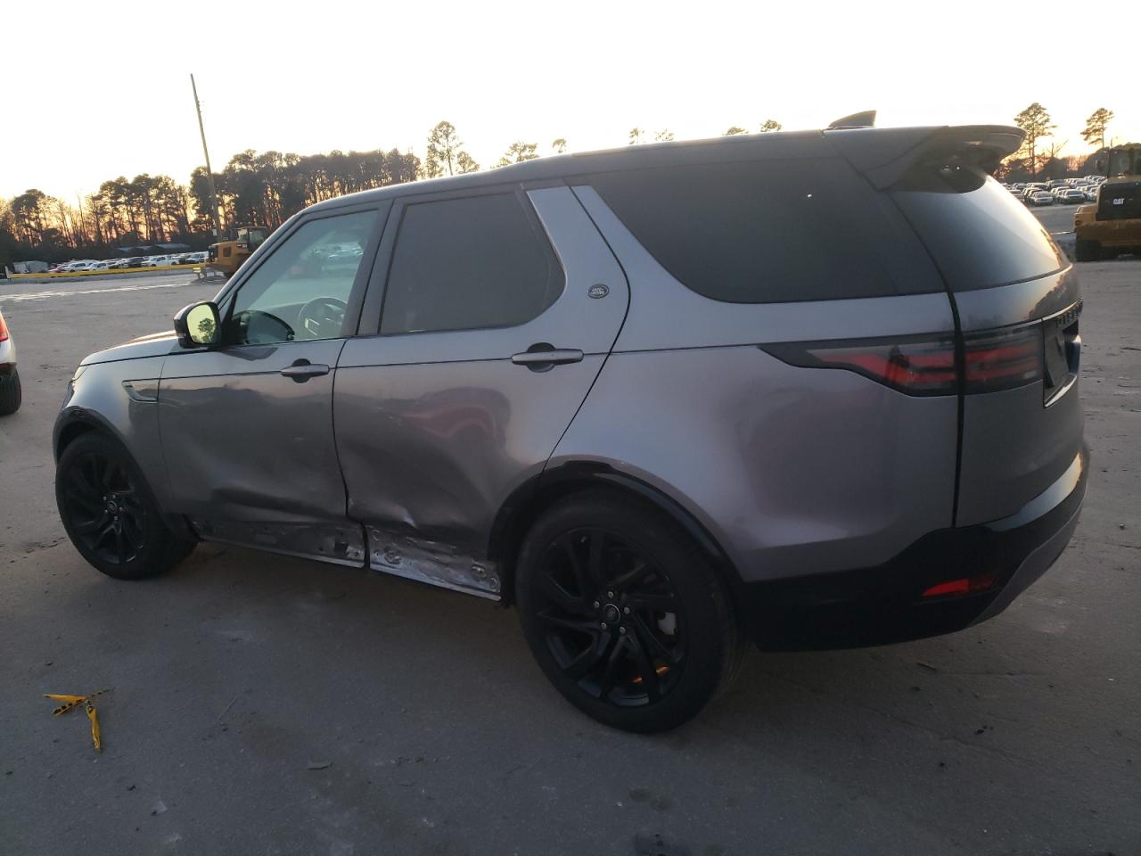 2021 Land Rover Discovery - Image 2