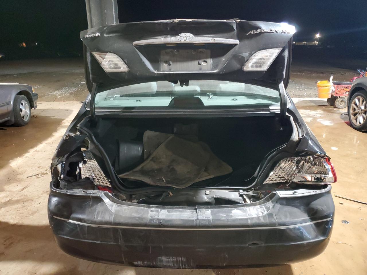 2001 Toyota Avalon - Image 6