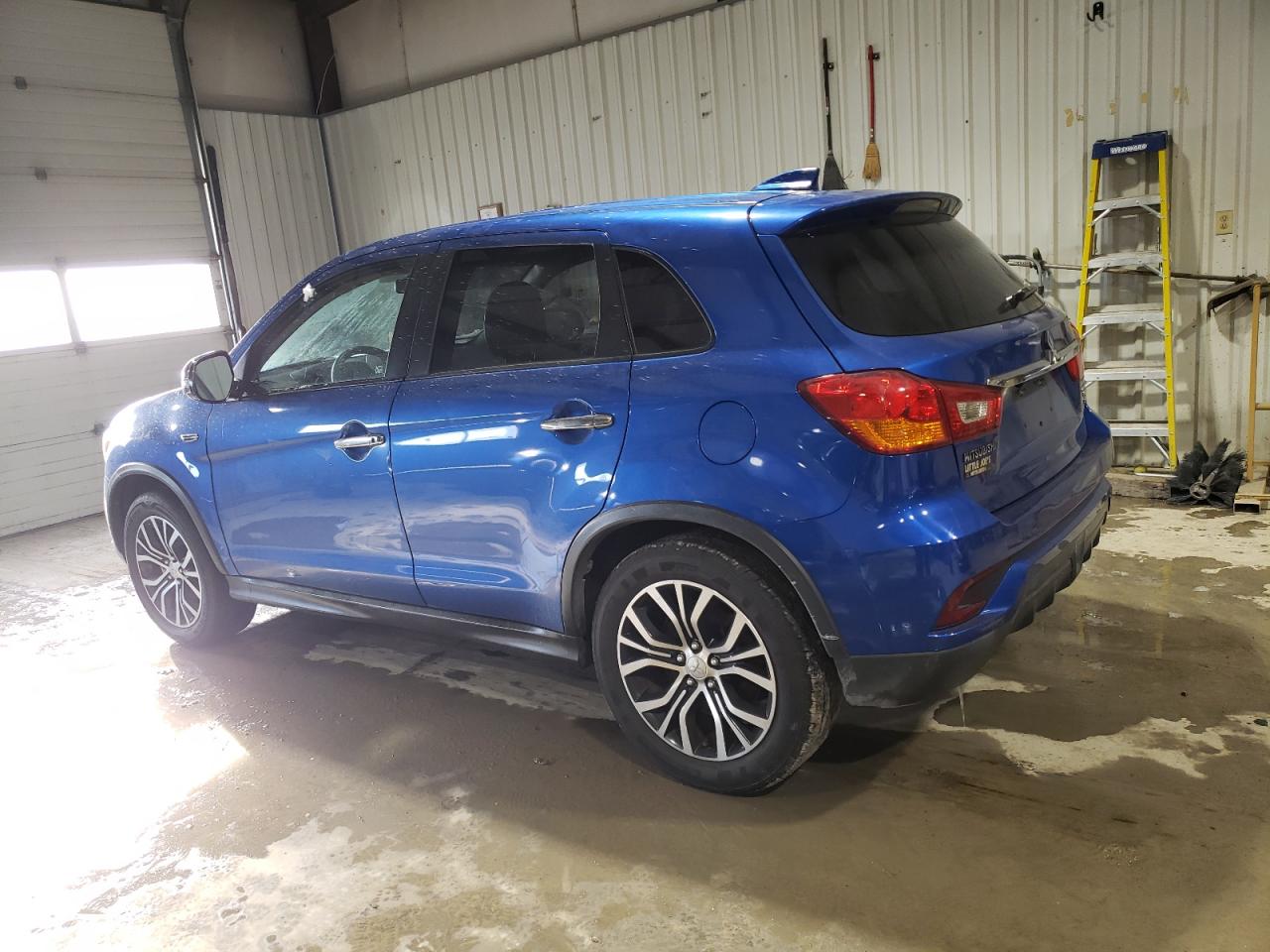 2018 Mitsubishi Outlander - Image 2