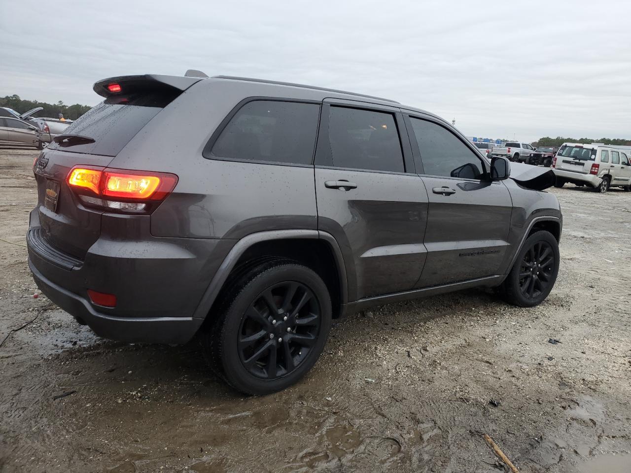 2019 Jeep Grand Cherokee - Image 3