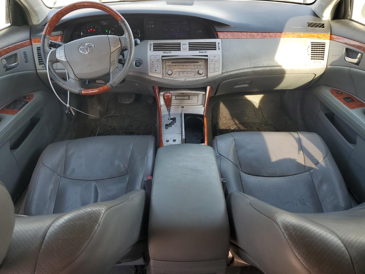 2006 Toyota Avalon - Image 8