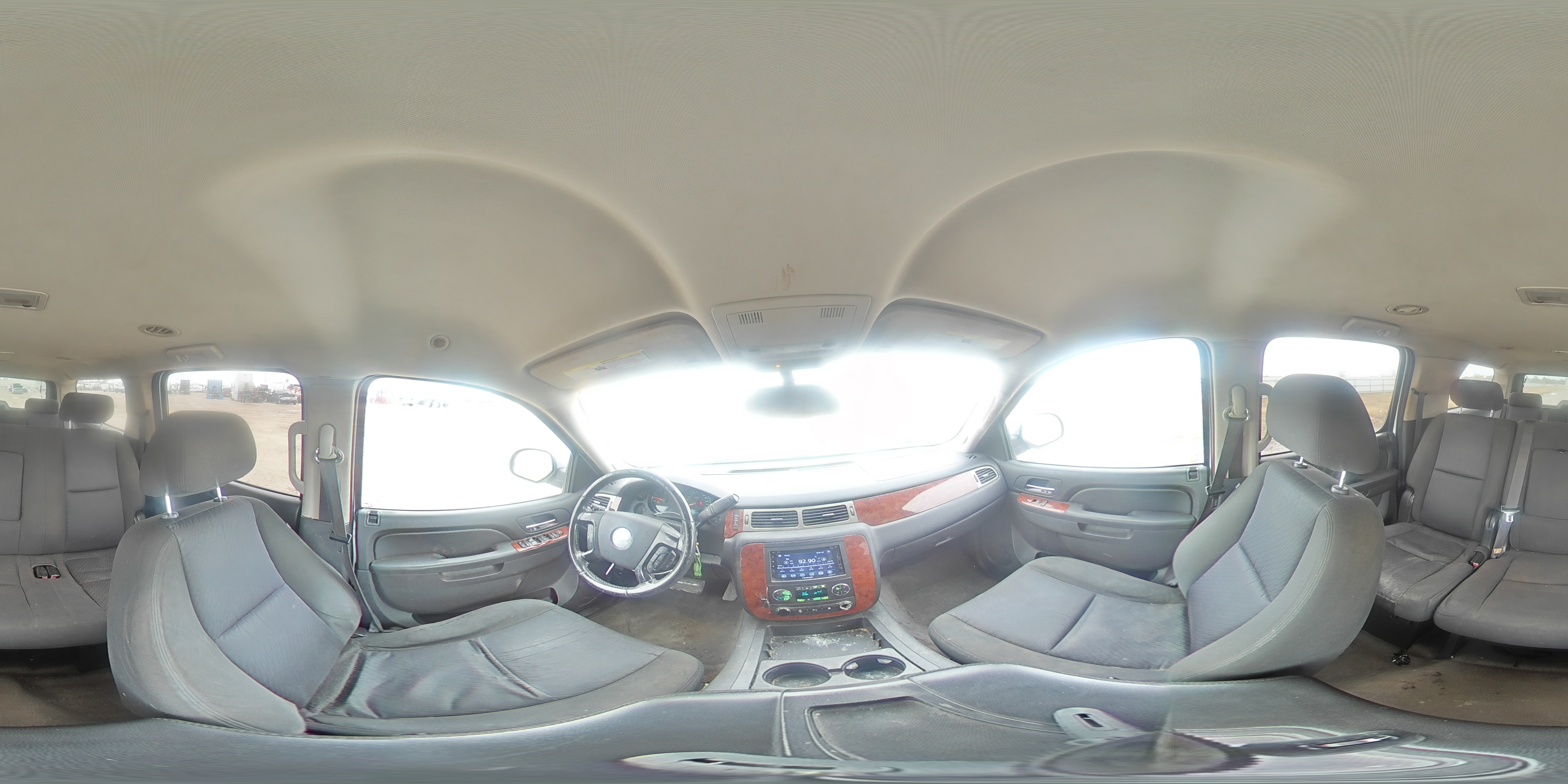 2010 Chevrolet Suburban - Image 13
