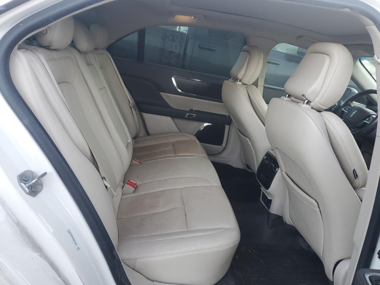 2019 Lincoln Continental - Image 10