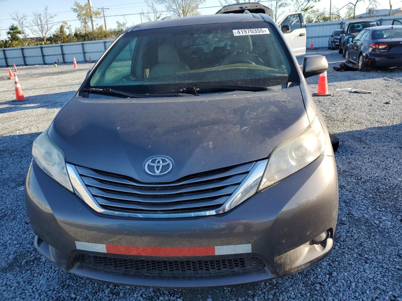 2015 Toyota Sienna - Image 5