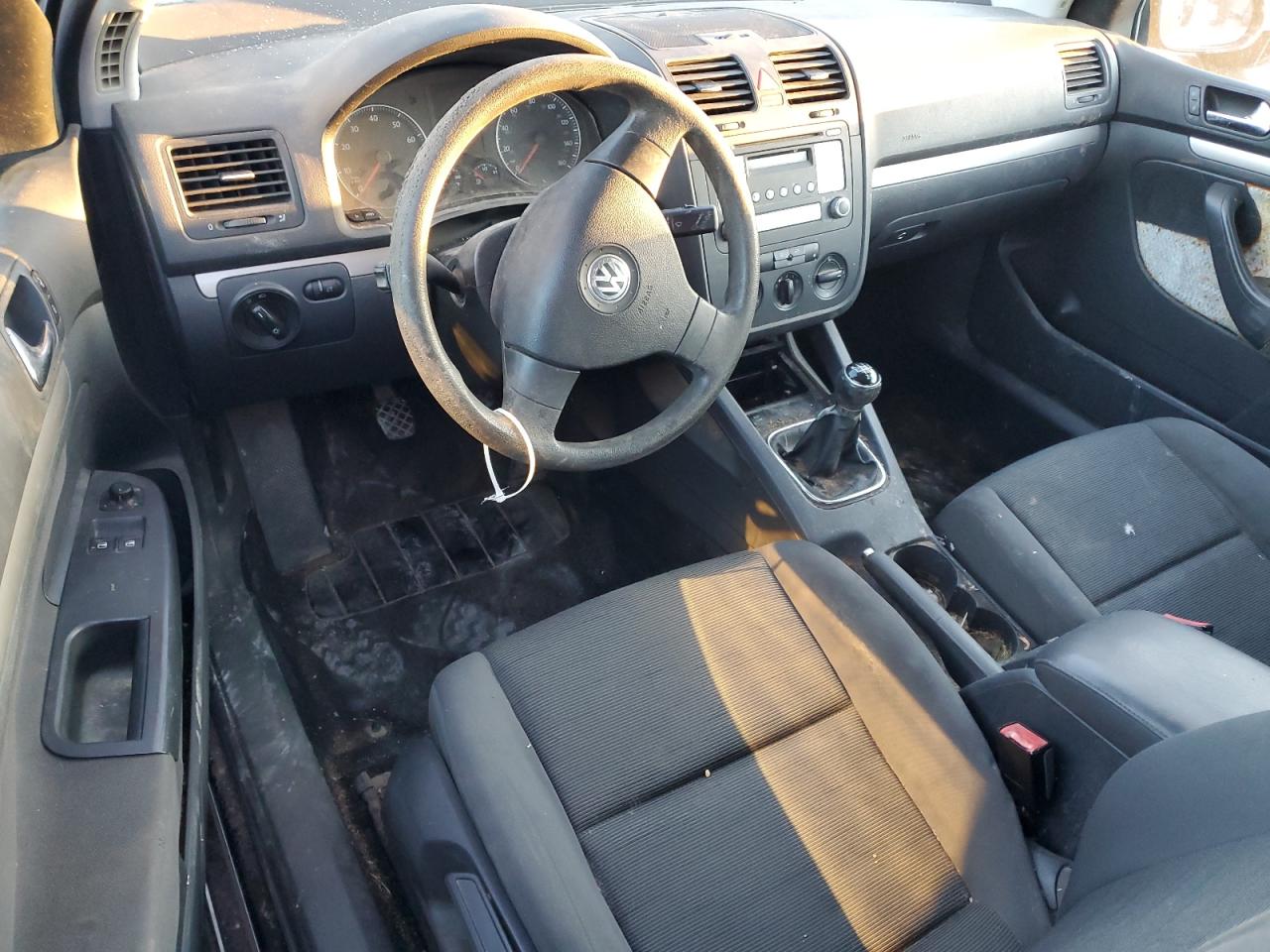 2009 Volkswagen Golf - Image 8