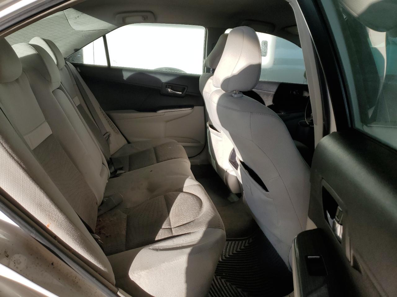 2014 Toyota Camry - Image 10