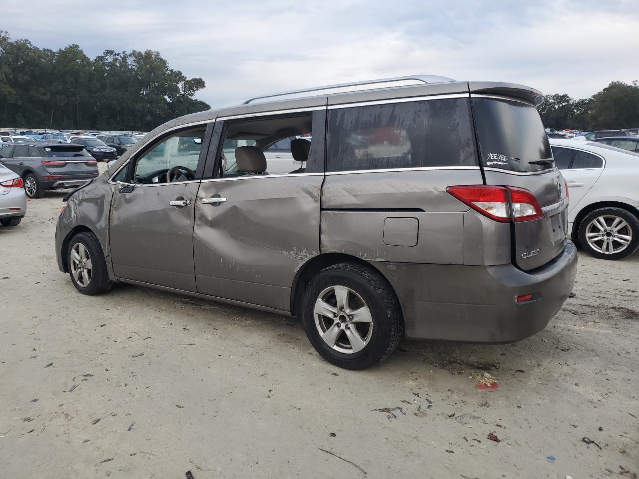 2017 Nissan Quest - Image 2