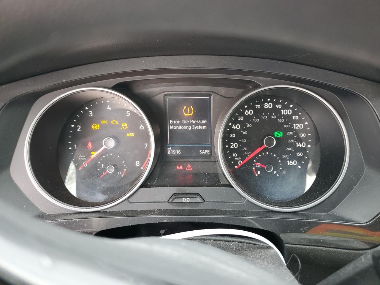 2018 Volkswagen Tiguan - Image 9