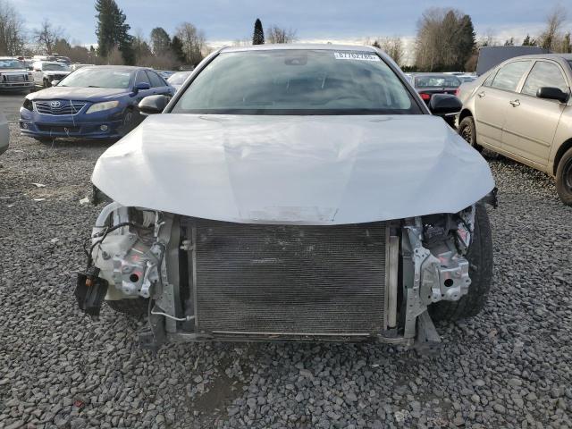  TOYOTA CAMRY 2022 Серебристый
