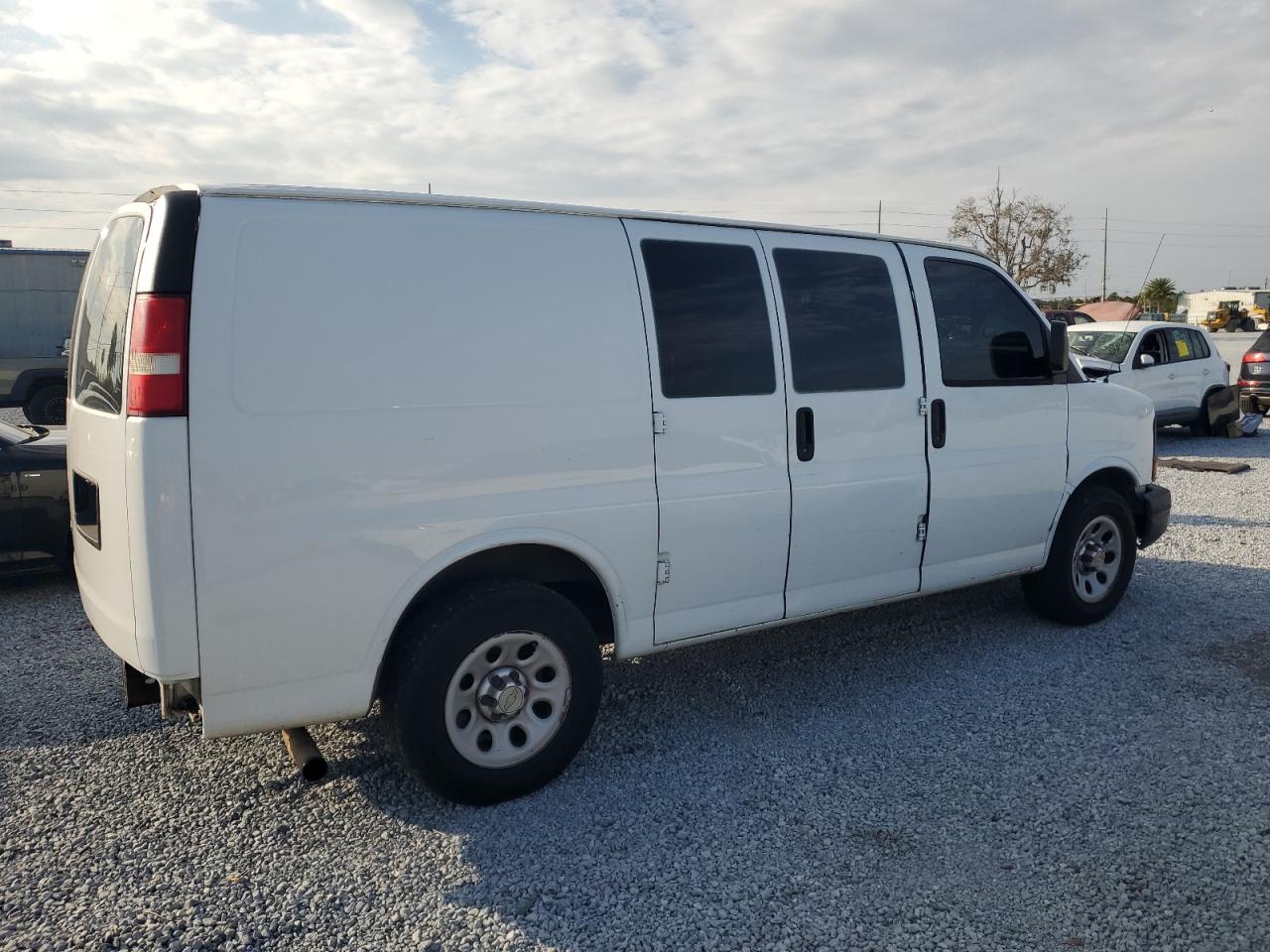 VIN 1GCSGAFX3D1173610 2013 CHEVROLET EXPRESS no.3