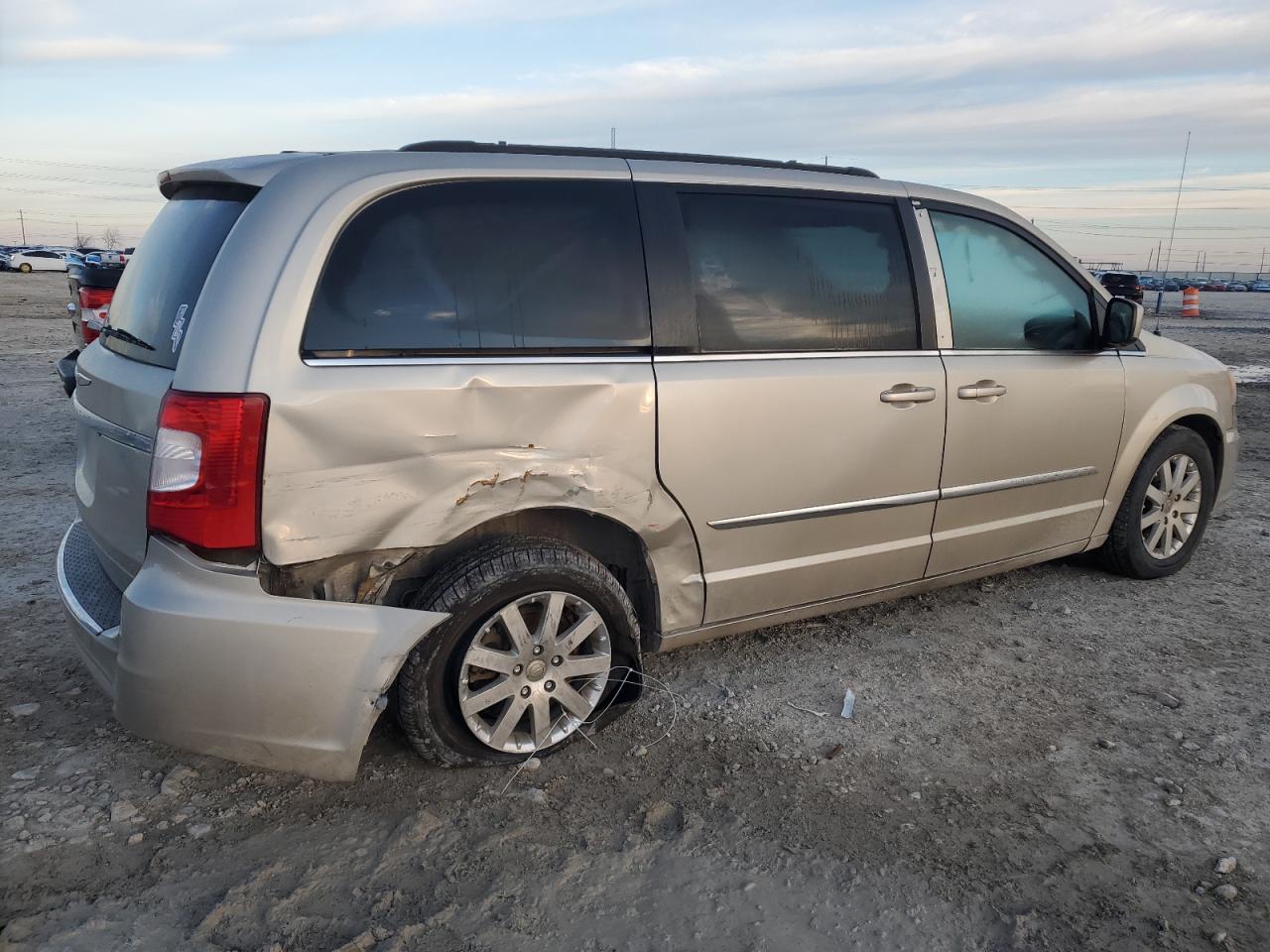 2014 Chrysler Town & Country - Image 3