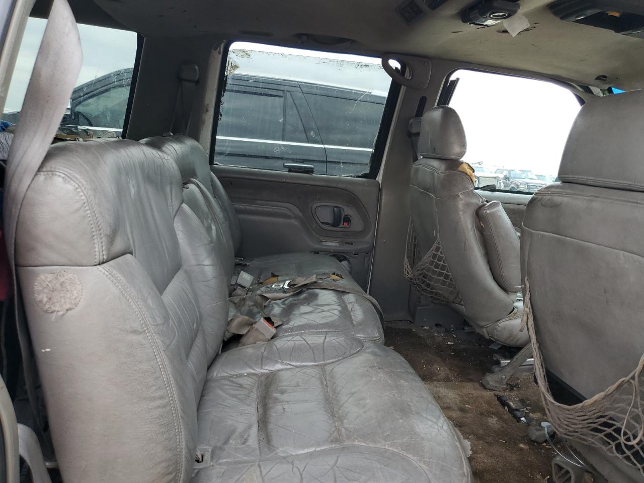 1999 Chevrolet Suburban C1500 VIN: 1GNEC16R7XJ418169 Lot: 88995495