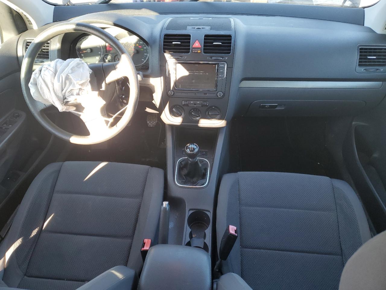 2006 Volkswagen Golf - Image 8