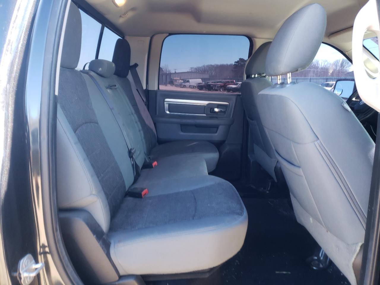 2015 RAM 1500 - Image 10