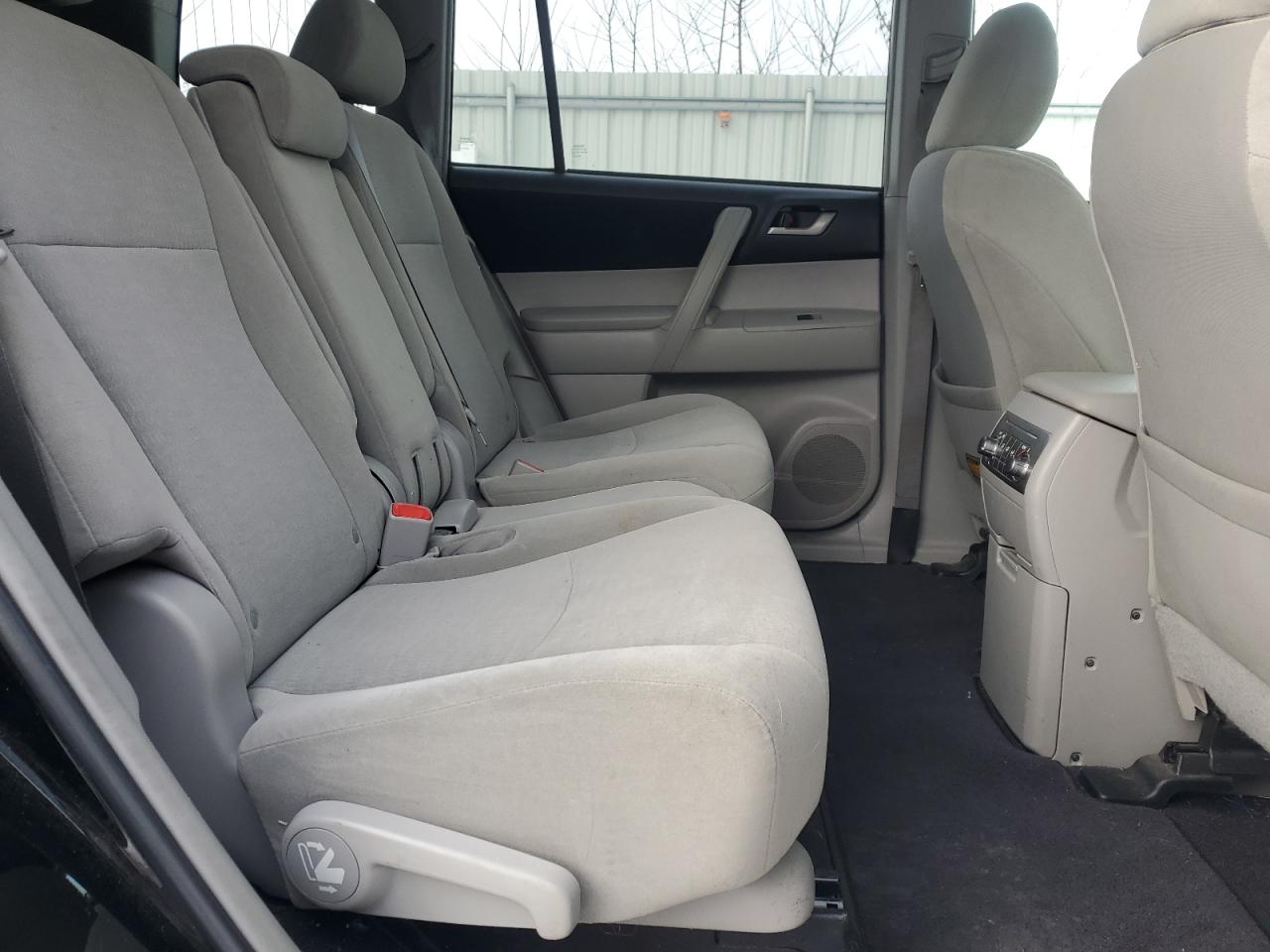 2012 Toyota Highlander - Image 11