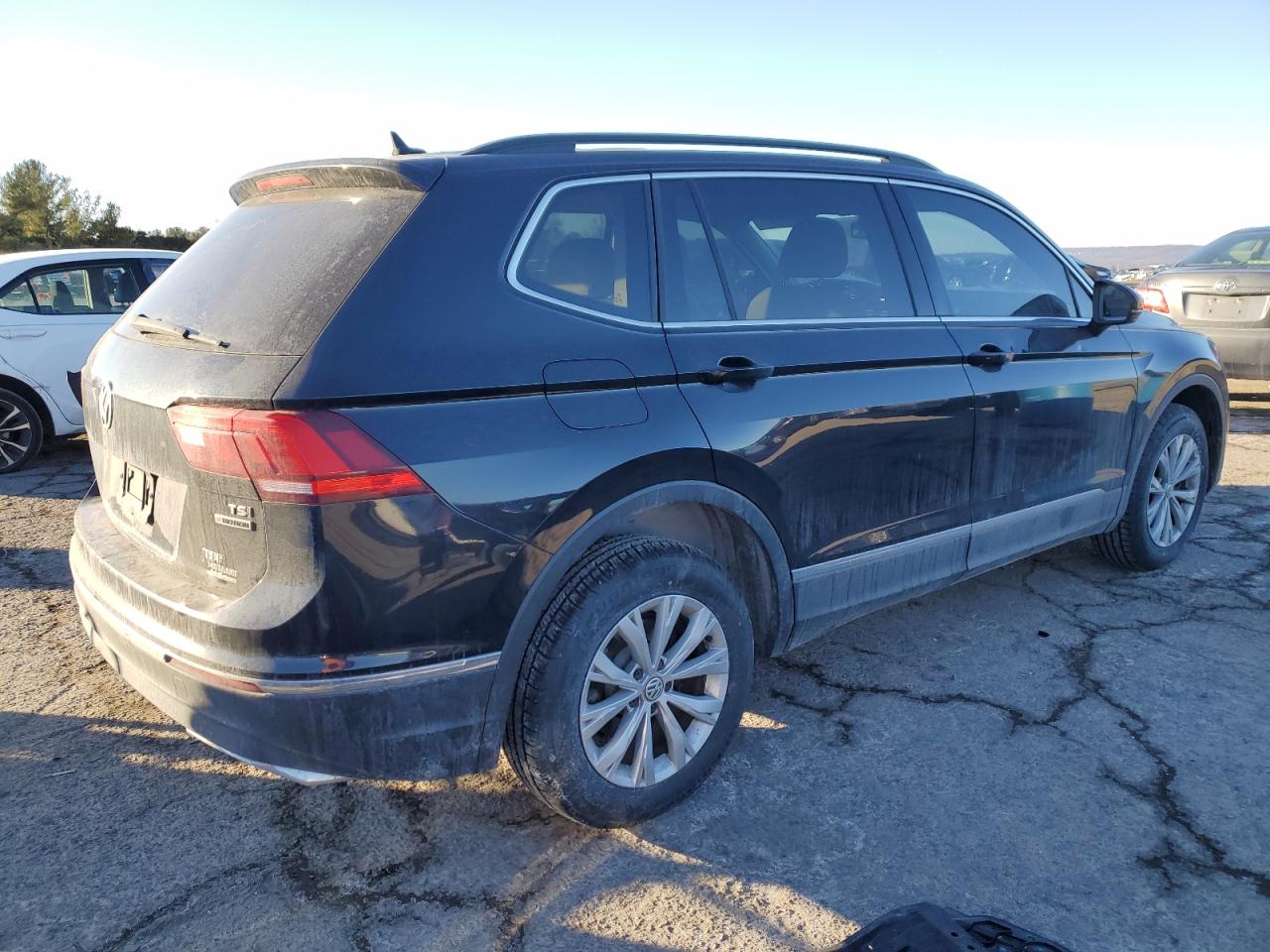 2018 Volkswagen Tiguan - Image 3